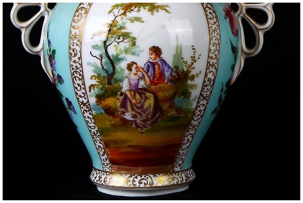 Graziosa coppia di piccole potiche con coperchio, in porcellana decorata con diverse scene -photo-4