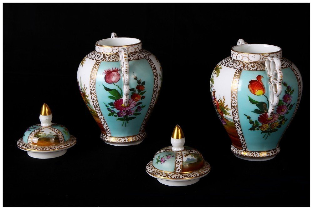 Graziosa coppia di piccole potiche con coperchio, in porcellana decorata con diverse scene -photo-2