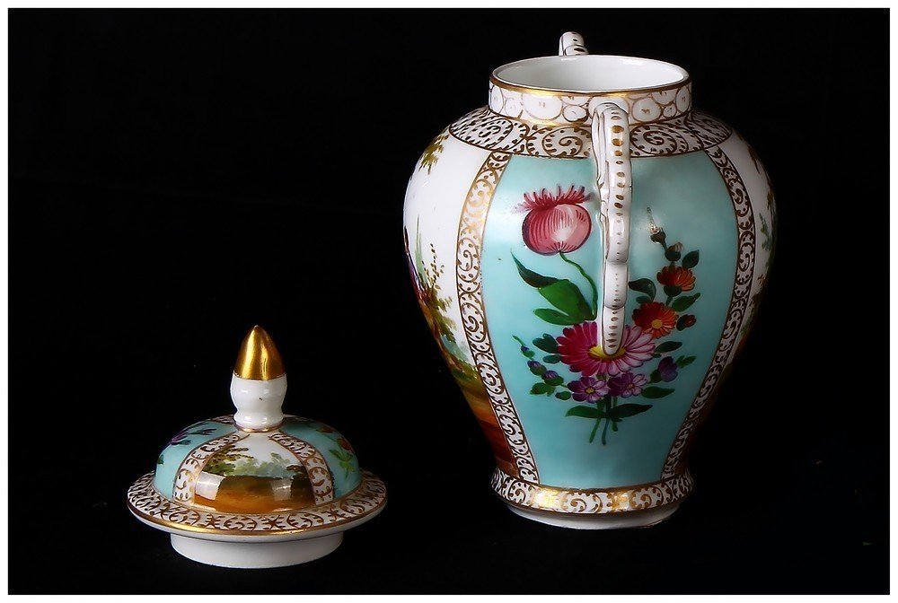 Graziosa coppia di piccole potiche con coperchio, in porcellana decorata con diverse scene -photo-3