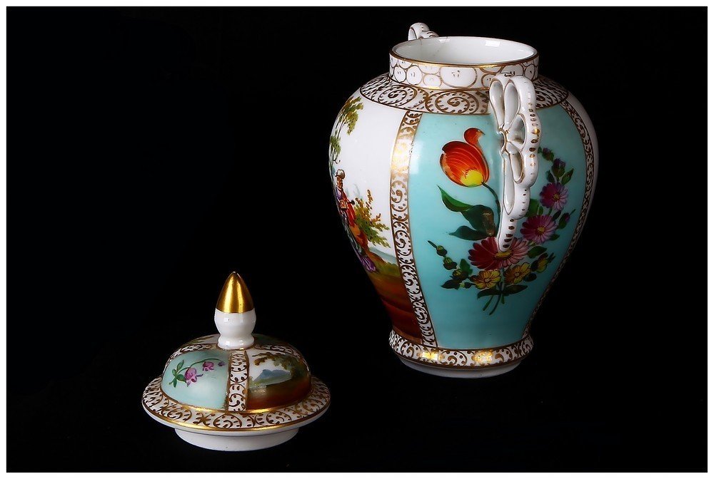 Graziosa coppia di piccole potiche con coperchio, in porcellana decorata con diverse scene -photo-4