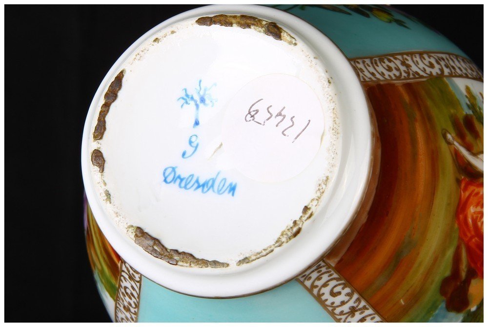 Graziosa coppia di piccole potiche con coperchio, in porcellana decorata con diverse scene -photo-5