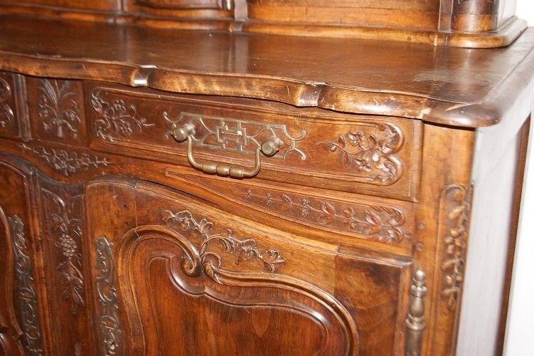 Credenza doppio corpo francese di fine 1800, stile Provenzale, in legno di noce. Presenta corpo-photo-2