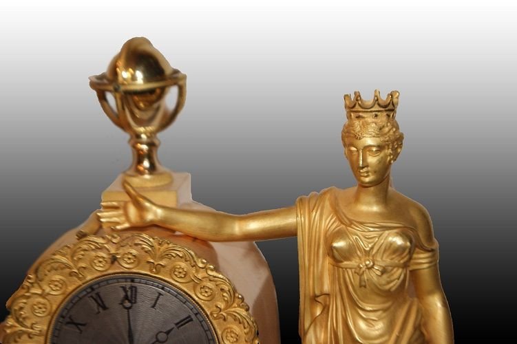 Orologio da tavolo francese della prima metà del 1800, stile Impero, in bronzo dorato-photo-3