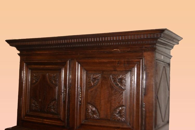 Antica credenza doppio corpo francese stile Luigi XIV di inizio 1700 in legno di castagno-photo-2