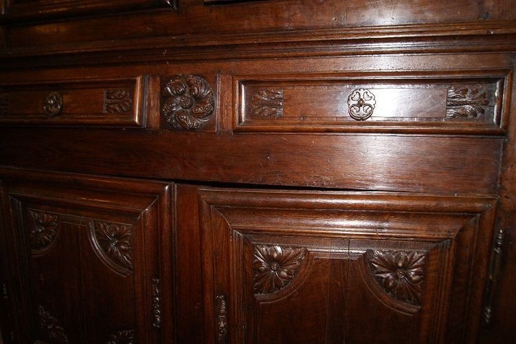 Antica credenza doppio corpo francese stile Luigi XIV di inizio 1700 in legno di castagno-photo-4