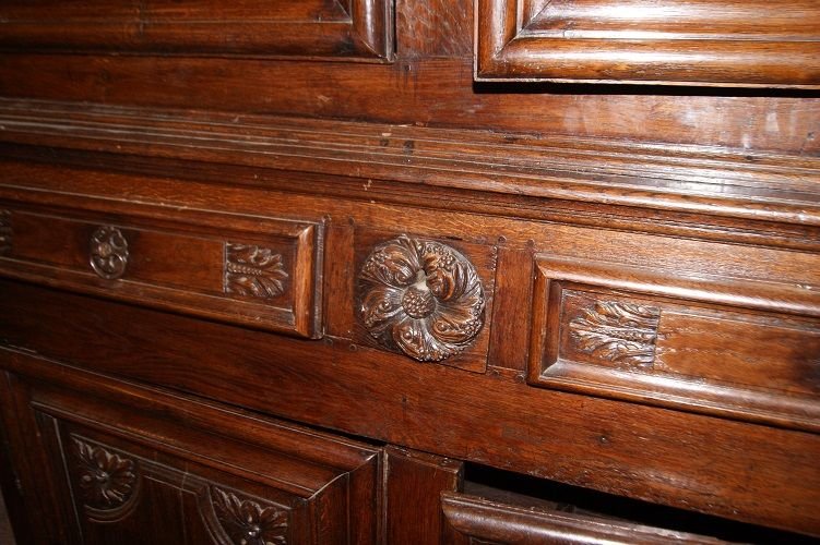 Antica credenza doppio corpo francese stile Luigi XIV di inizio 1700 in legno di castagno-photo-1