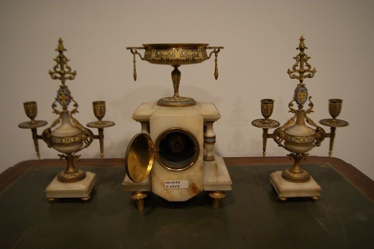 Trittico orologio con candelieri francese della seconda metà del 1800 in marmo bianco carrara -photo-3