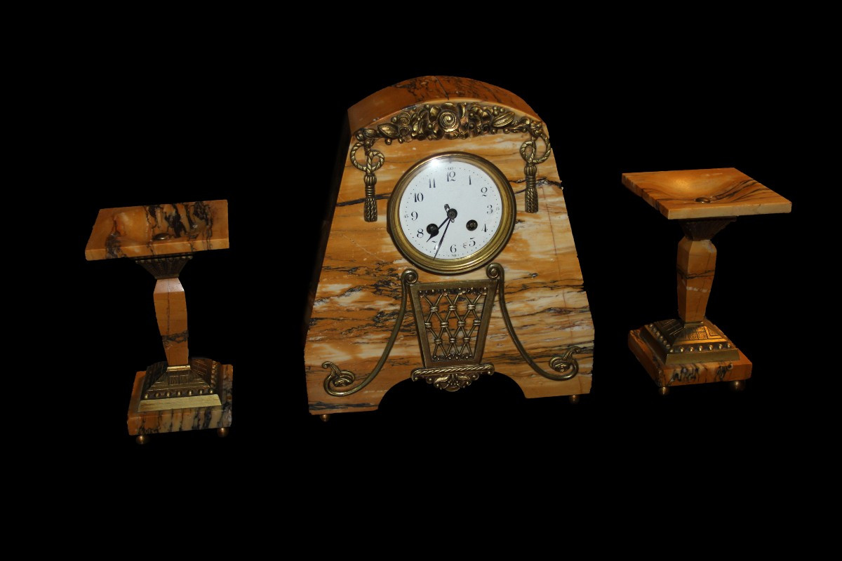 Bellissimo trittico francese orologio con due candelieri di inizio 1900, stile Art Decò, in mar