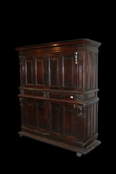 Splendida maestosa credenza italiana del 1500, stile Rinascimento, in legno di noce. Presenta c-photo-2