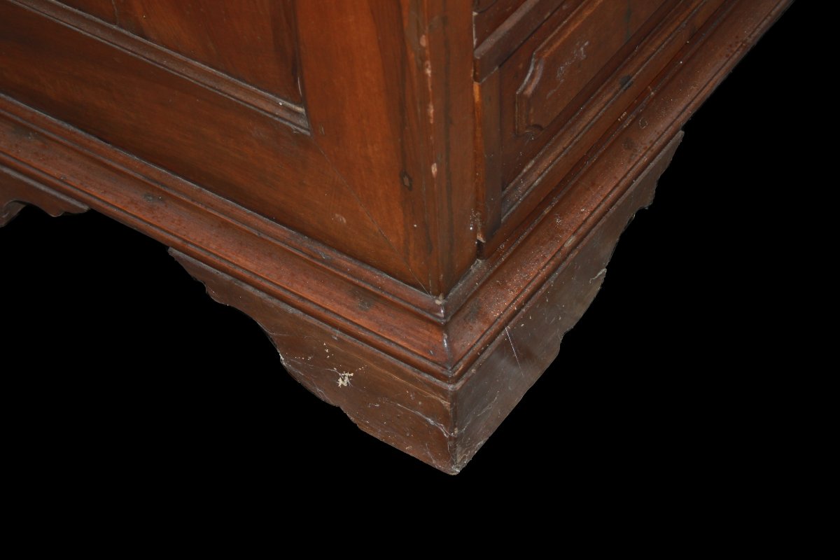 Canterano italiano del 1600 in legno di noce. Presenta 1 piccolo cassettino sottopiano e 4 gran-photo-3