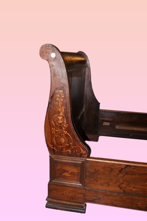 Grande letto francese della prima metà del 1800, stile Carlo X, in legno di noce fiammato-photo-3