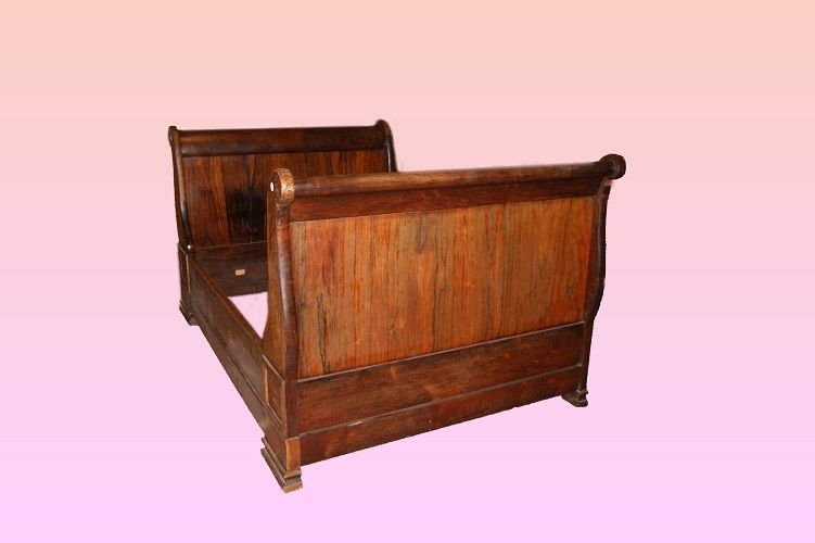 Grande letto francese della prima metà del 1800, stile Carlo X, in legno di noce fiammato-photo-1