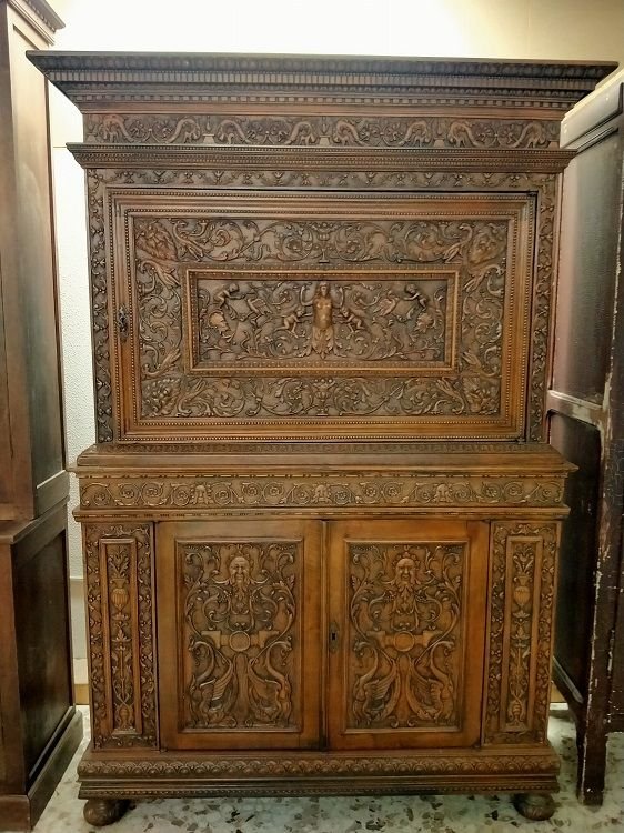 Credenza doppio corpo italiana, in noce, della prima metà del 1900. Riccamente intagliata-photo-2