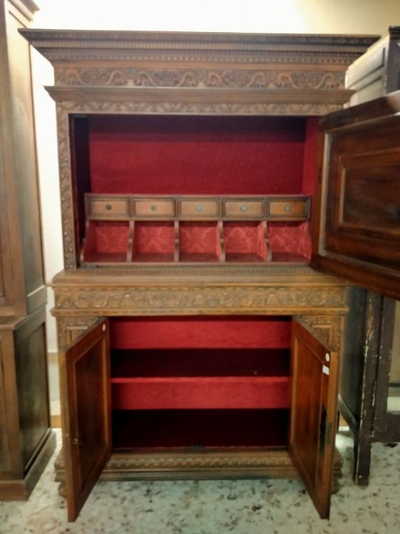 Credenza doppio corpo italiana, in noce, della prima metà del 1900. Riccamente intagliata-photo-3