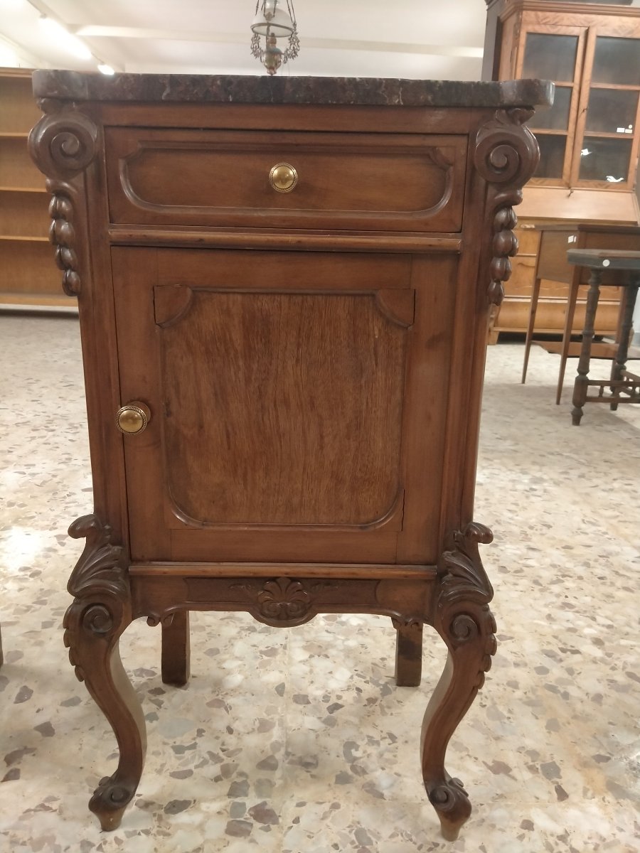 Coppia di comodini stile Luigi Filippo, in noce scuro, con antina e cassetto sottopiano-photo-3