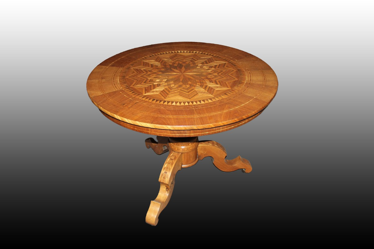 Tavolo sorrentino circolare fisso, italiano della metà del 1800, in legno di noce