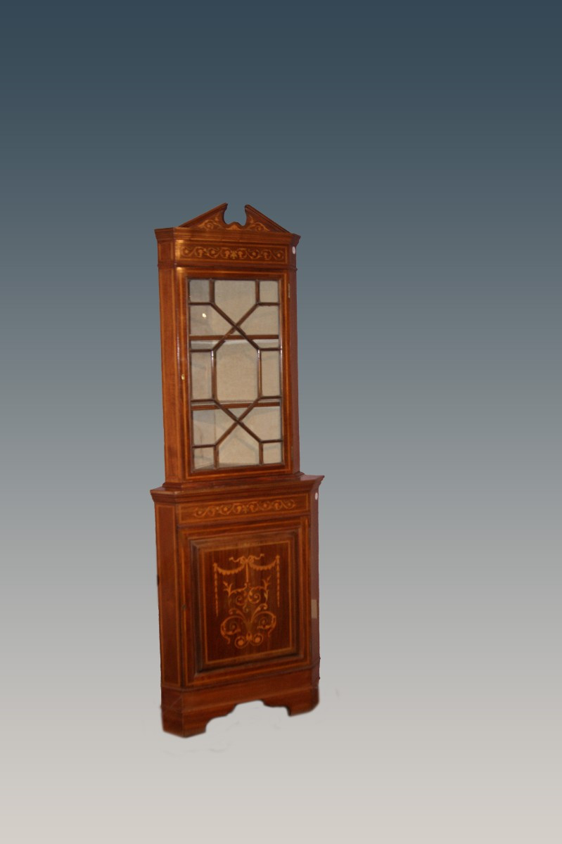 Coppia di graziosissime angoliere a vetrina inglesi della seconda metà del 1800, stile Vittoria