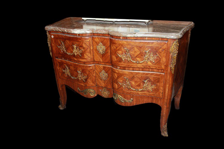 Bellissimo cassettone francese della prima metà 1800, stile Luigi XV, in legno di bois de rose.