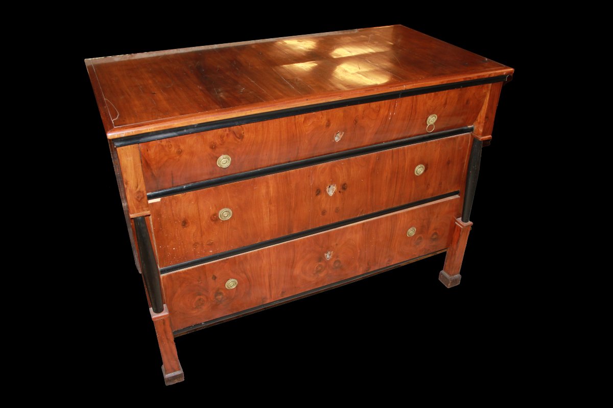 Cassettone Austriaco di metà 1800, stile Impero, in legno di noce. Presenta 3 grandi cassetti c-photo-2
