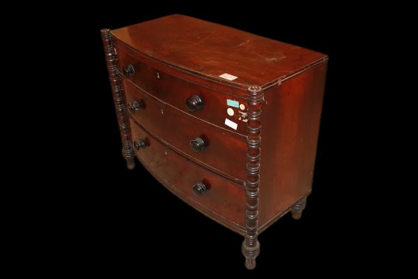 Comoncino inglese della prima metà 1800, stile Regency, in legno di mogano. Presenta 3 grandi c-photo-2