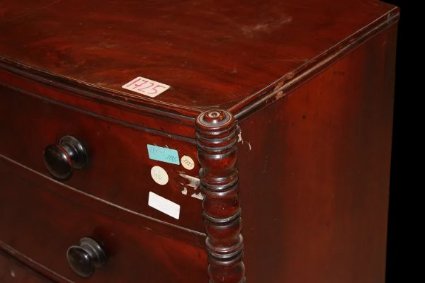 Comoncino inglese della prima metà 1800, stile Regency, in legno di mogano. Presenta 3 grandi c-photo-3
