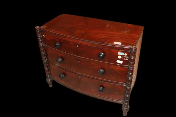 Comoncino inglese della prima metà 1800, stile Regency, in legno di mogano. Presenta 3 grandi c-photo-1