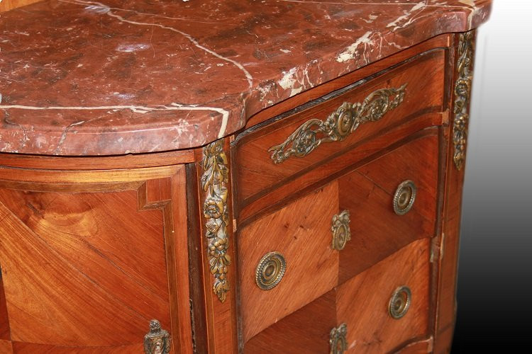 Piccolo cassettone smussato francese di metà 1800, stile Luigi XVI , in legno di bois de violet-photo-2