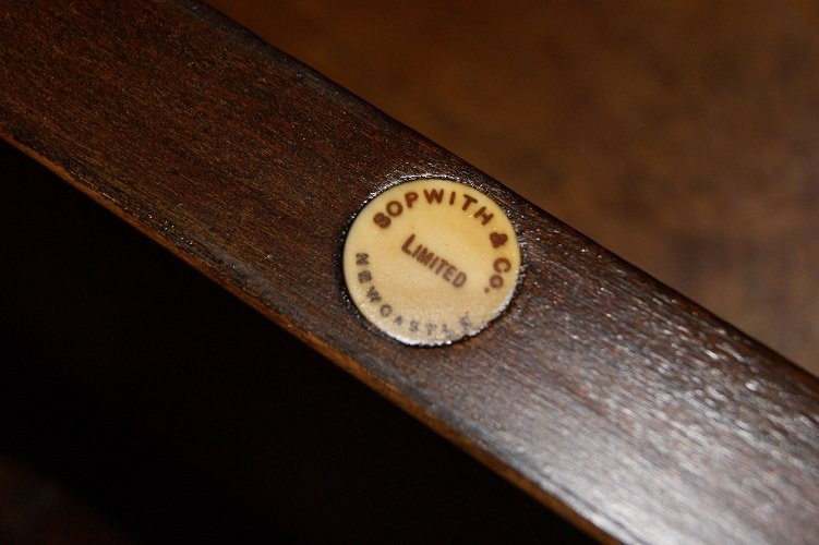 Ribaltina inglese di fine 1800, stile Vittoriano, in legno di mogano. Presenta 3 cassetti -photo-4