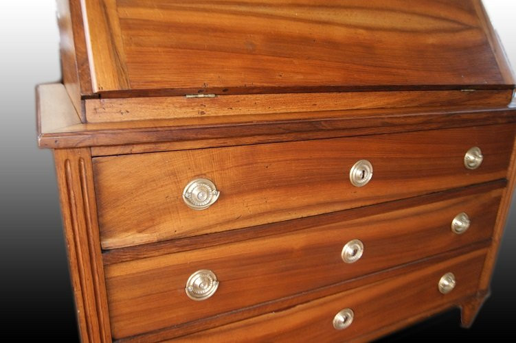 Grande comò francese di fine 1700, stile Luigi XVI, in legno di ciliegio. Presenta corpo superi-photo-1