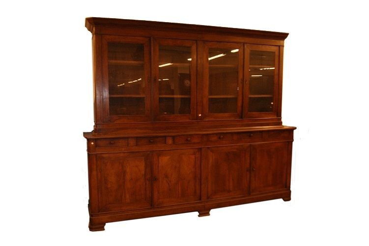 Grande libreria credenza italiana di inizio 1800, stile Luigi Filippo, in legno di noce. Presen