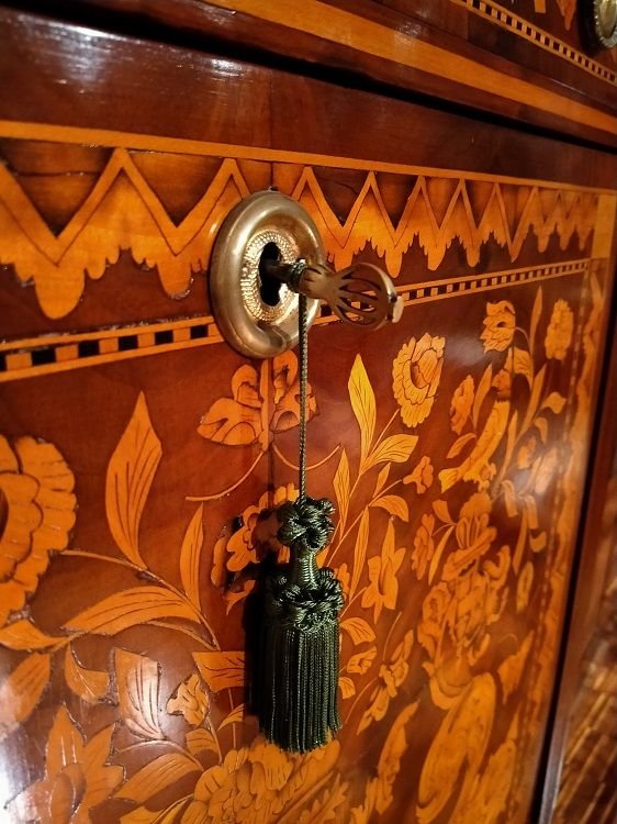 Secretaire olandese della fine 1700 riccamente intarsiato, a motivo floreale, da vari legni pol-photo-5