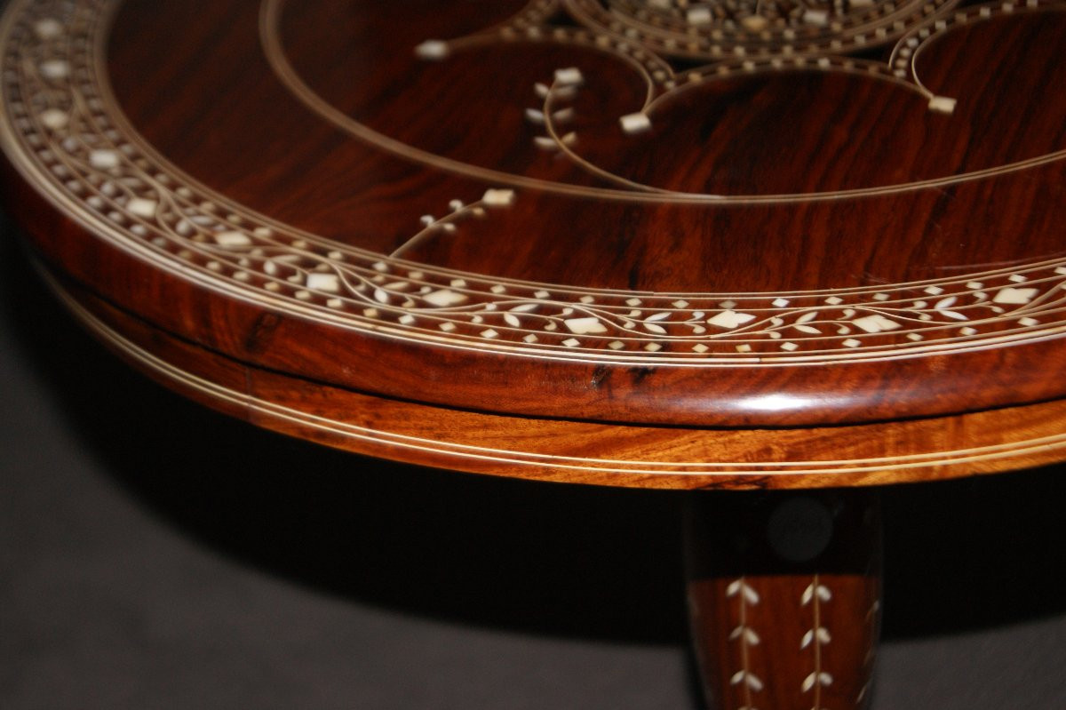 Bellissimo tavolino circolare inglese di metà 1800, stile Orientale, in legno di palissandro-photo-2