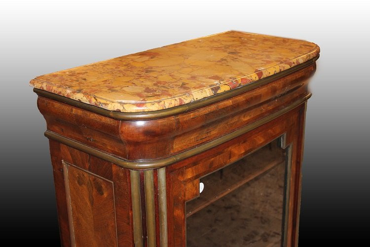 Graziosa vetrinetta bassa francese di metà 1800, stile Luigi XV, in legno di noce-photo-2