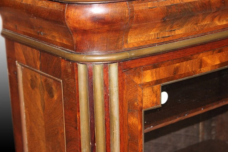 Graziosa vetrinetta bassa francese di metà 1800, stile Luigi XV, in legno di noce-photo-3