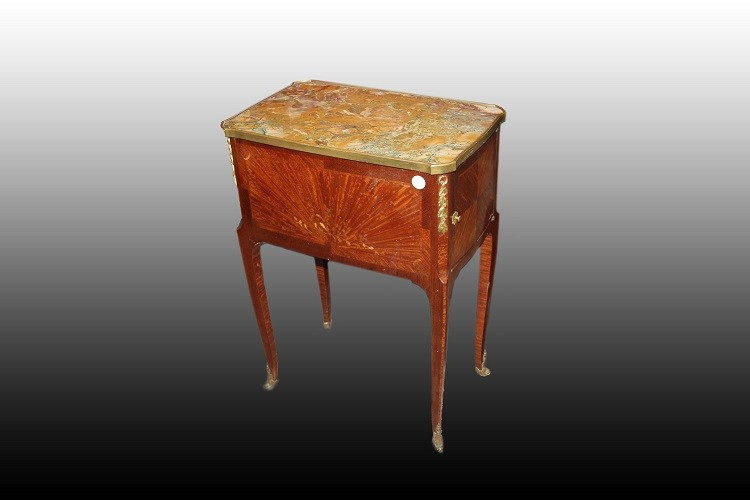 Mobiletto comodino francese della seconda metà del 1800, stile Luigi XV, in legno di bois de ro