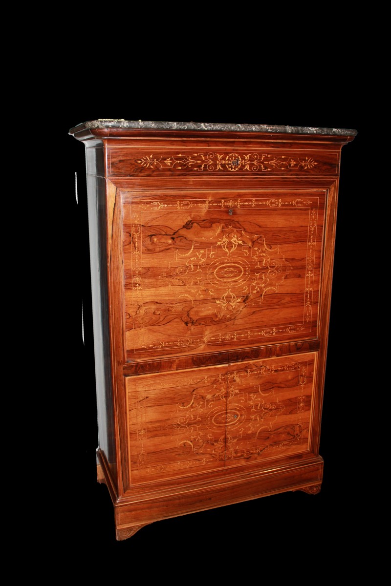 Secretaire francese di metà 1800, stile Carlo X, in legno di palissandro con ricchi motivi di i
