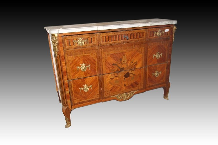 Magnifico cassettone francese di metà 1700, stile Transizione, in legno di bois de rose e bois 
