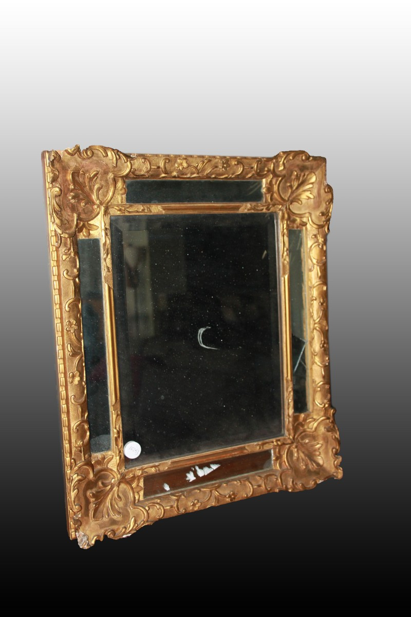 Bellissima graziosa piccola specchiera francese di metà del 1800, stile Luigi XVI, in legno dor