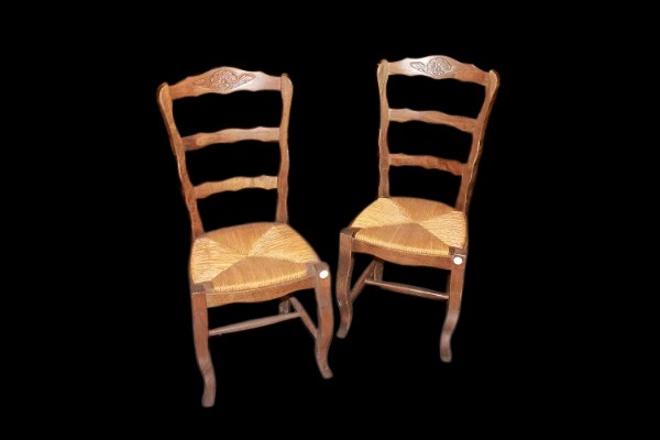 Gruppo di 18 sedie francesi di fine 1800, stile Provenzale, in legno di noce