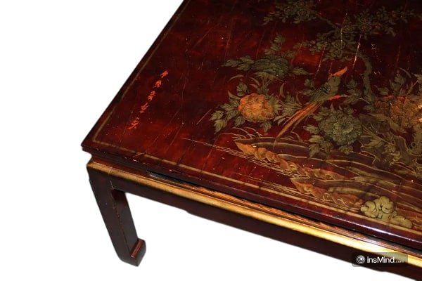 Tavolino basso cinese di inizio 1900 in legno laccato. Presenta piano decorato con pitture raff-photo-4