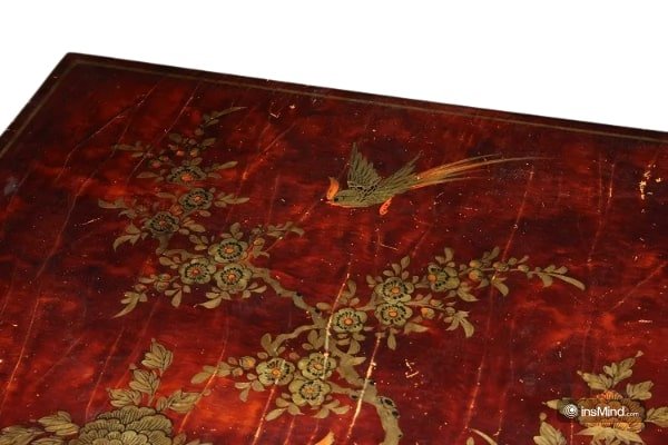 Tavolino basso cinese di inizio 1900 in legno laccato. Presenta piano decorato con pitture raff-photo-1