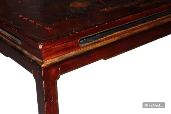 Tavolino basso cinese di inizio 1900 in legno laccato. Presenta piano decorato con pitture raff-photo-3