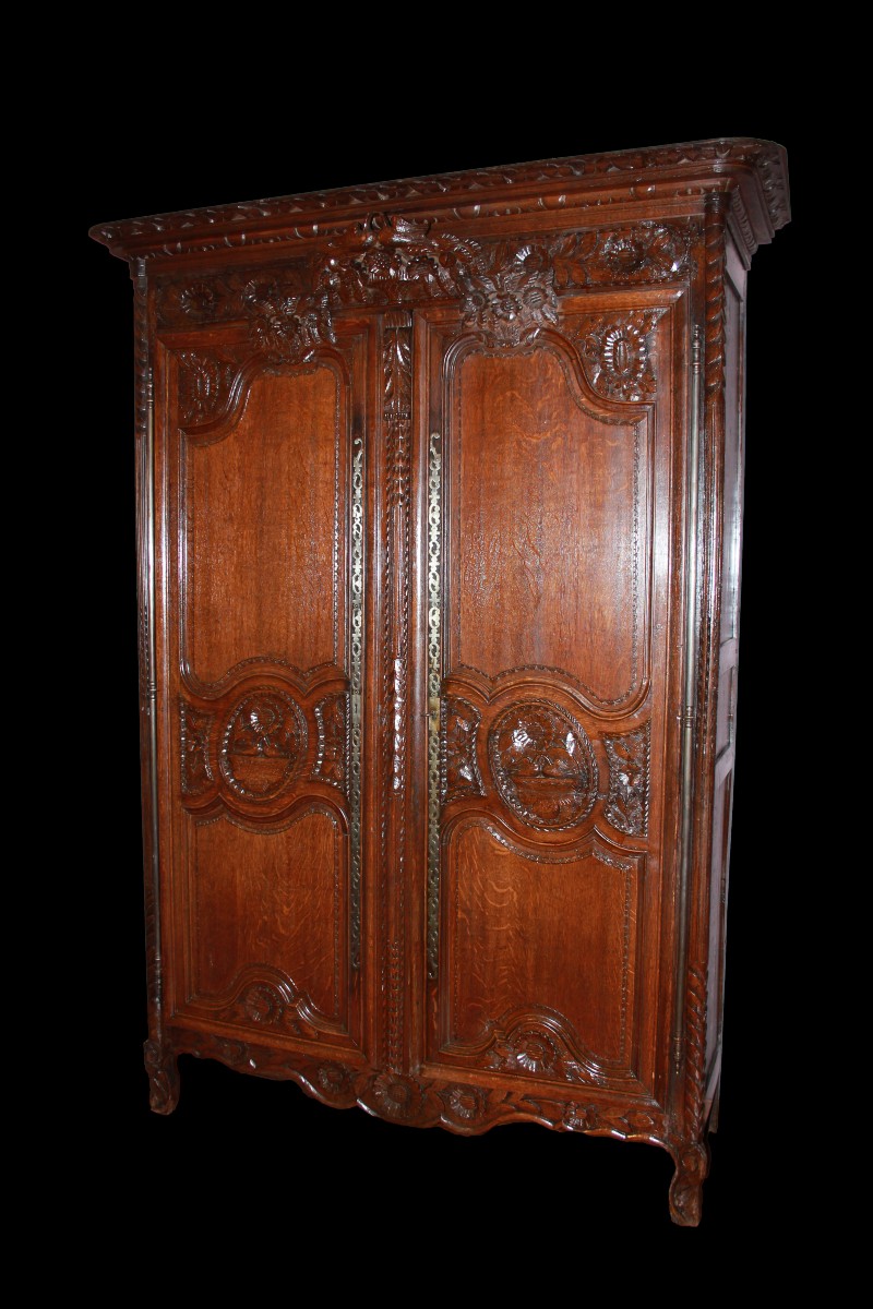 Grande armadio francese della seconda metà de 1700, stile Normandia da Matrimonio Mariage
