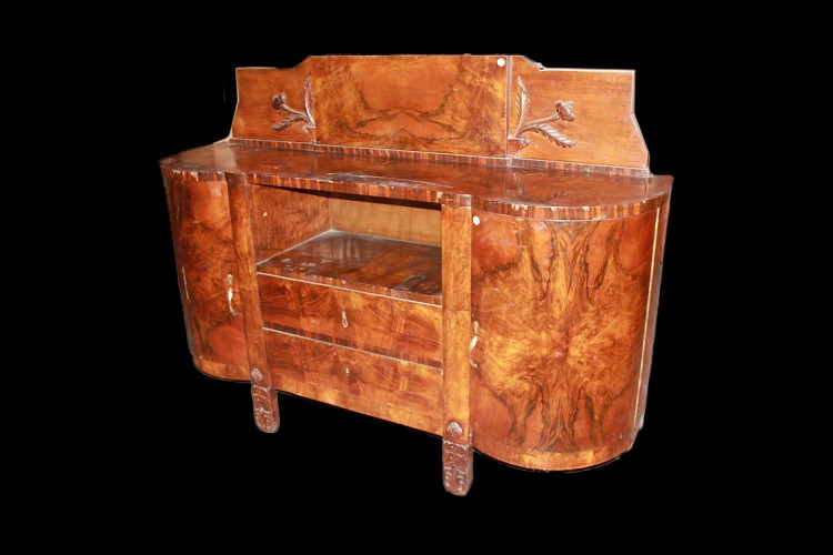Credenza francese della prima metà del 1900, stile Liberty, in legno di noce e radica di noce. 