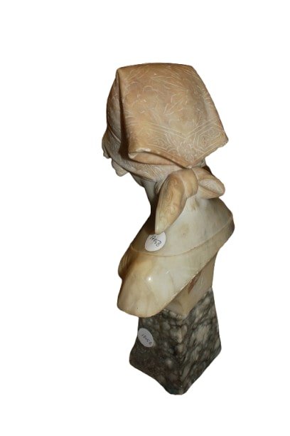 Mezzobusto francese in marmo Raffigurante Dama con Copricapo-photo-3
