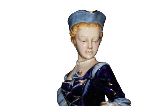 Statuina in porcellana raffigurante dama con cesto di fiori fine 1800-photo-3