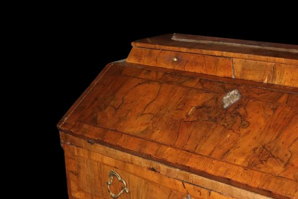 Ribalta italiana di metà 1700, stile Luigi XV, in legno di noce e radica di noce-photo-3