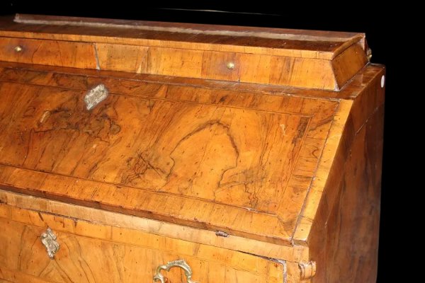Ribalta italiana di metà 1700, stile Luigi XV, in legno di noce e radica di noce-photo-4