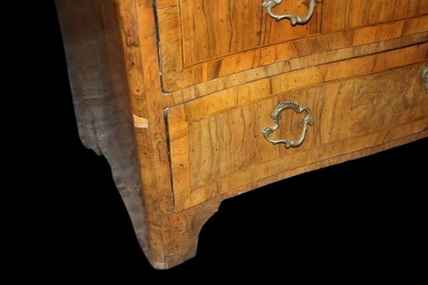 Ribalta italiana di metà 1700, stile Luigi XV, in legno di noce e radica di noce-photo-3