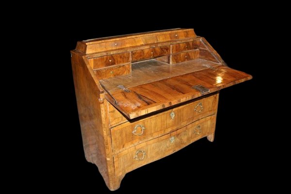 Ribalta italiana di metà 1700, stile Luigi XV, in legno di noce e radica di noce-photo-4